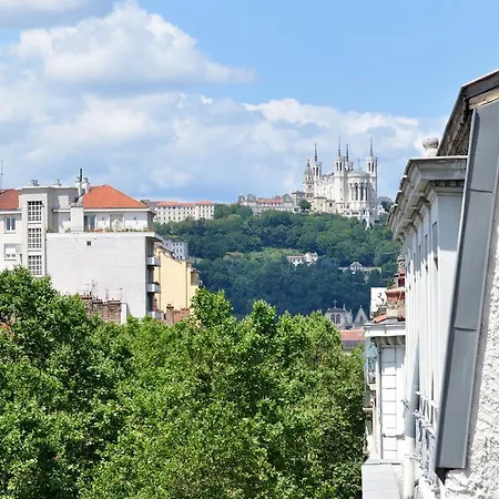 Saxe And The , Downtown Lyon